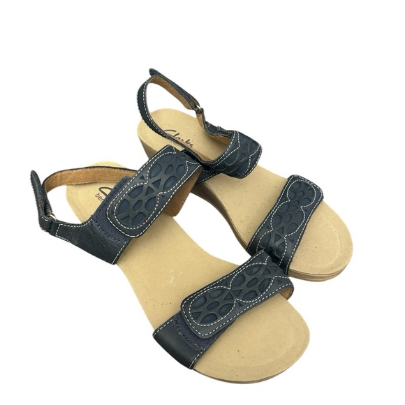 Clarks Women's Bendable Blue Leather Sandals Size 7W - Picture 1 of 5